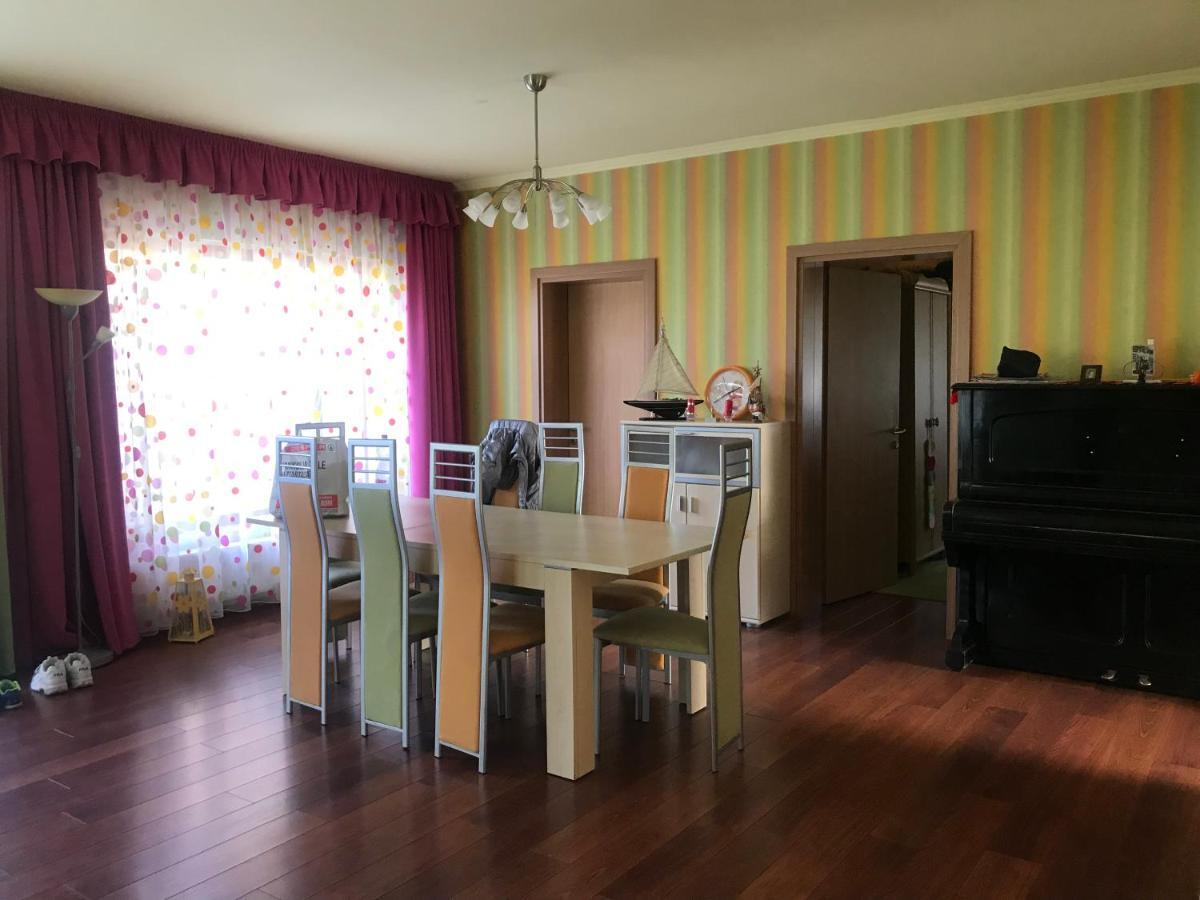 Nyaralo Villa *